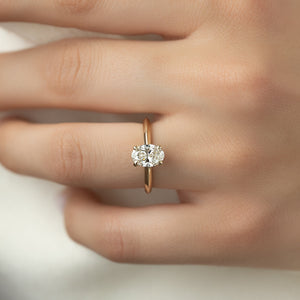 The Razor Kamellie Set With A 1 Carat Oval Lab Diamond