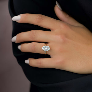The Razor Kamellie Set With A 1 Carat Oval Lab Diamond