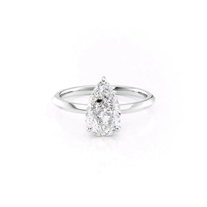 The Razor Kamellie Set With A 2.5 Carat Pear Lab Diamond