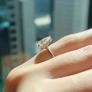 The Razor Kamellie Set With A 3 Carat Pear Lab Diamond