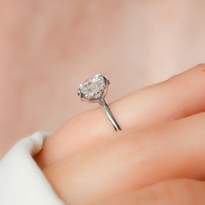The Razor Kamellie Set With A 1.5 Carat Round Lab Diamond