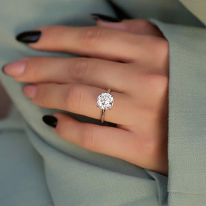 The Razor Kamellie Set With A 1.5 Carat Round Lab Diamond