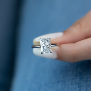 The Razor Kamellie Set With A Radiant Moissanite