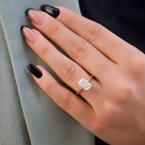The Razor Kamellie Set With A 1 Carat Radiant Lab Diamond
