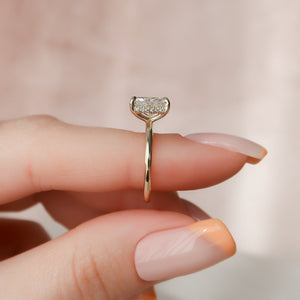 The Razor Kamellie Set With A Radiant Moissanite