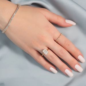 The Razor Kamellie Set With A Radiant Moissanite