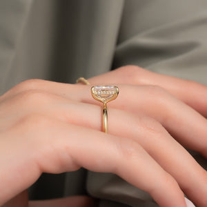 The Razor Kamellie Set With A 1 Carat Radiant Lab Diamond