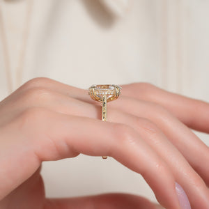 The Elizabeth Set With A 1 Carat Oval Moissanite