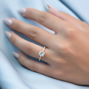 The Low Profile Kamellie Set With A Cushion Moissanite