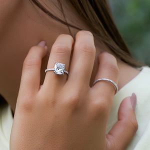 The Low Profile Kamellie Set With A Elongated Cushion Moissanite