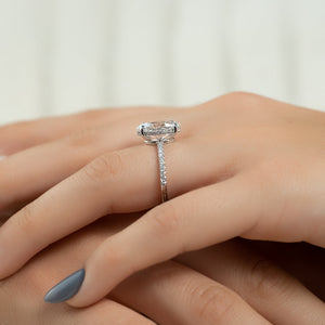 The Low Profile Kamellie Set With A 1 Carat Oval Lab Diamond