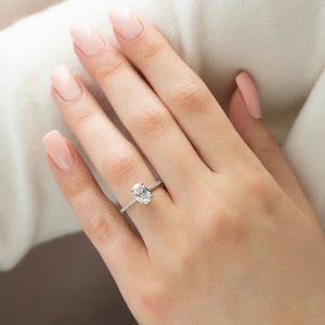 The Low Profile Kamellie Set With A Oval Moissanite