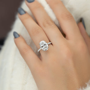 The Low Profile Kamellie Set With A 1 Carat Oval Lab Diamond