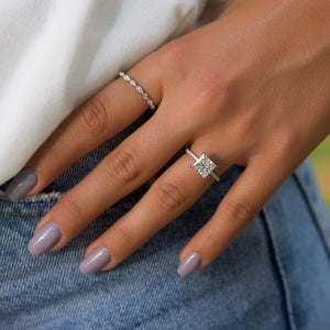 The Low Profile Kamellie Set With A 2.5 Carat Princess Lab Diamond