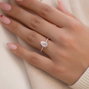 The Low Profile Kamellie Set With A Pear Moissanite