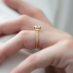 The Low Profile Kamellie Set With A 2 Carat Round Lab Diamond