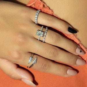The Low Profile Kamellie Set With A 1.5 Carat Radiant Lab Diamond