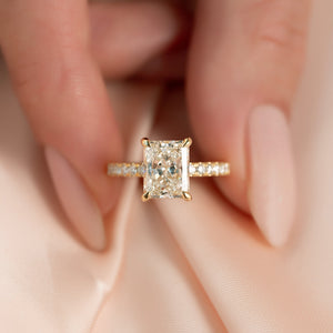 The Low Profile Kamellie Set With A 2.5 Carat Radiant Lab Diamond