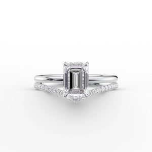The Low Profile Kamellie Set With A Emerald Moissanite