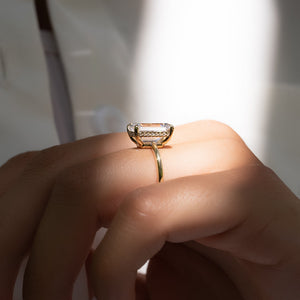 The Low Profile Kamellie Set With A 3 Carat Emerald Lab Diamond