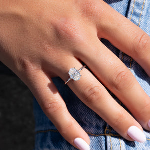 The Low Profile Kamellie Set With A 1 Carat Oval Lab Diamond