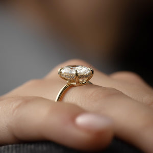 The Low Profile Kamellie Set With A 2 Carat Oval Lab Diamond