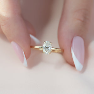 The Low Profile Kamellie Set With A Oval Moissanite