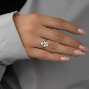 The Low Profile Kamellie Set With A Oval Moissanite