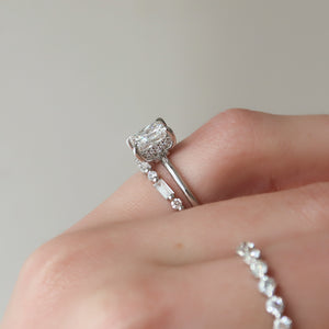 The Low Profile Kamellie Set With A Princess Moissanite
