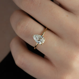 The Low Profile Kamellie Set With A Pear Moissanite