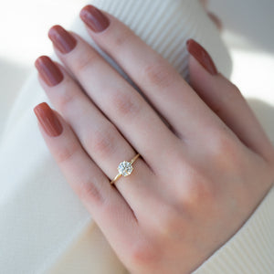 The Low Profile Kamellie Set With A Round Moissanite