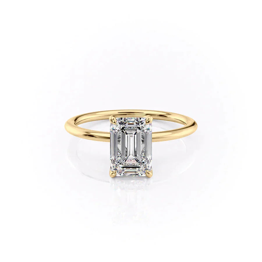 The Petal Kamellie Set With A 2.5 Carat Emerald Moissanite