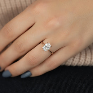 The Petal Kamellie Set With A Oval Moissanite