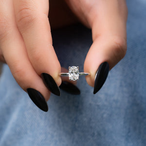 The Petal Kamellie Set With A 2.5 Carat Oval Lab Diamond