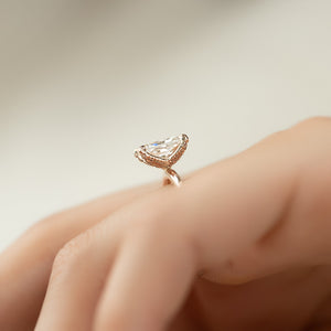 The Petal Kamellie Set With A 1 Carat Radiant Lab Diamond