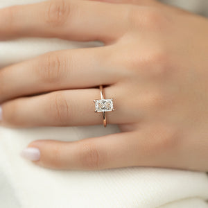 The Petal Kamellie Set With A 1 Carat Radiant Lab Diamond