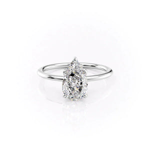 The Petal Kamellie Set With A 2.5 Carat Pear Moissanite