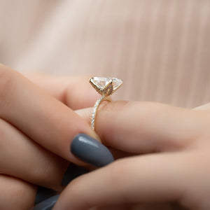 The Pave Petal Kamellie Set With A Oval Moissanite