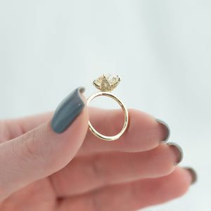 The Pave Petal Kamellie Set With A Oval Moissanite