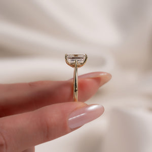 The Lexie Set With A 1 Carat Emerald Lab Diamond