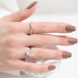 The Ashley Set With A Oval Lab Diamond