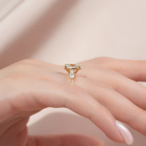 The Abigail Set With A Oval Moissanite