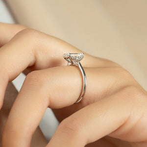 The Victoria Set With A Emerald Moissanite