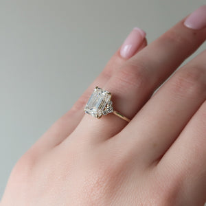 The Victoria Set With A Emerald Moissanite