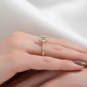 The Victoria Set With A Emerald Moissanite