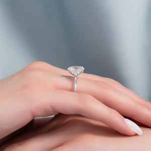 The Victoria Set With A Oval Moissanite