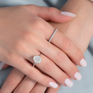 The Victoria Set With A Oval Moissanite