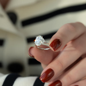 The Victoria Set With A Oval Moissanite
