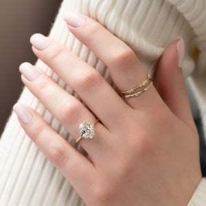 The Victoria Set With A Oval Moissanite