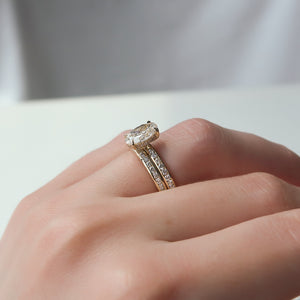 The Marilyn Set With A Oval Moissanite